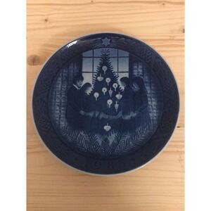 Royal Copenhagen, Christmas plate, 1983‎ Glade Jul EUC